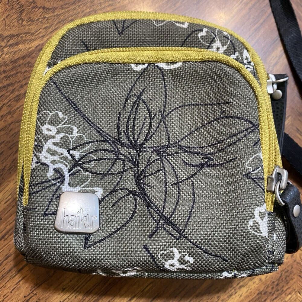 Haiku crossbody bag green multi-pockets 6 x 6.5" detachable strap 27" small - Picture 2 of 10